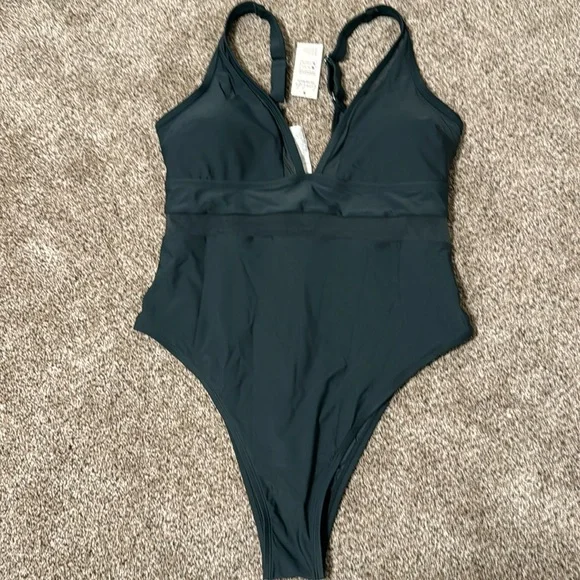 Cupshe Green One-Piece Swimsuit with Plunging V-Neck - Picture 2 of 8